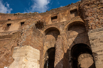 konstrukcja potężnej budowli jaką jest Coloseum w Rzymie - obrazy, fototapety, plakaty