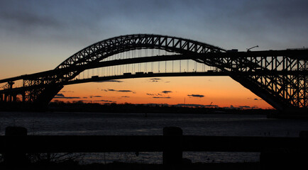 Obraz premium Bayonne Bridge at dusk