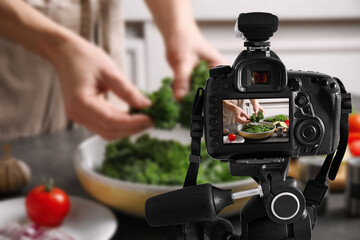 Obraz na płótnie Canvas Food photography. Shooting of woman making salad with broccoli, focus on camera