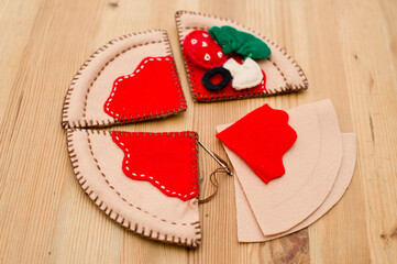 Handmade pizza. DIY felt children toy.