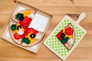 Felt pizza. Felt food toys for the kids. Montessori material.