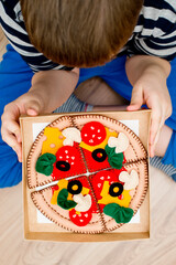 Felt pizza. Felt food toys for the kids. Montessori material.