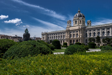 Obraz premium Historic Building Of The Museum Of Natural History Beneath The Sculpture And Memorial For Empress Maria Theresia In The Inner City Of Vienna In Austria