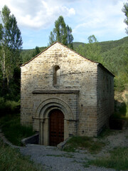 Fototapeta na wymiar Ermita de San Adrián de Sasabe. Iglesia románica de los Pirineos españoles. Cultura europea.