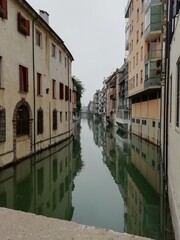 Fototapeta na wymiar Padova ponte sul canale 