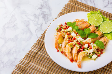 Steamed shrimp with lime