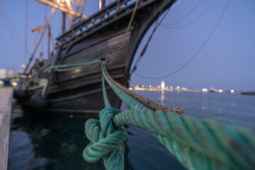 Obraz premium galeón antiguo en el puerto de Málaga