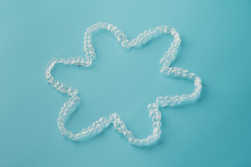 Transparent invisible dental aligners or braces aplicable for an orthodontic dental treatment