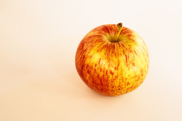 maca-apple-alone