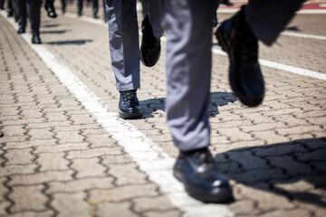 Obraz premium soldados marchando