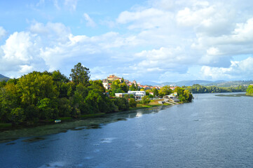 Obraz premium Vista de Tuy y el río Miño Galicia España