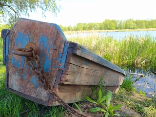wooden boat by the lake
