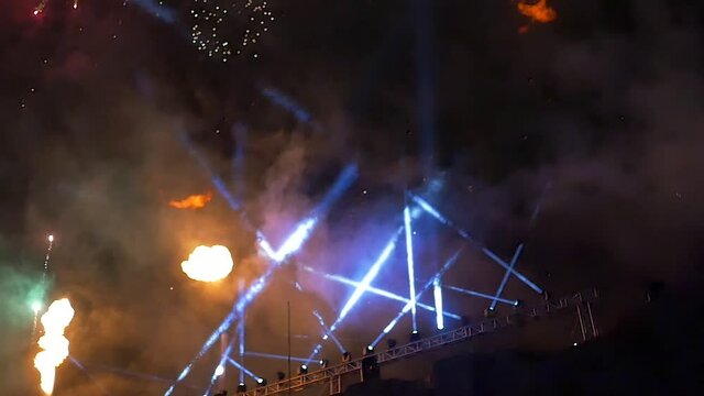 Show de luces y fuegos artificiales para evento patrio costarricense celebrado el 15 de setiembre d&iacute;a de la independencia de Costa Rica