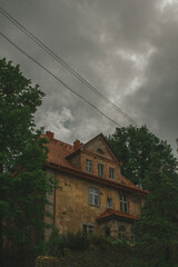 Obraz premium houses in the mountains