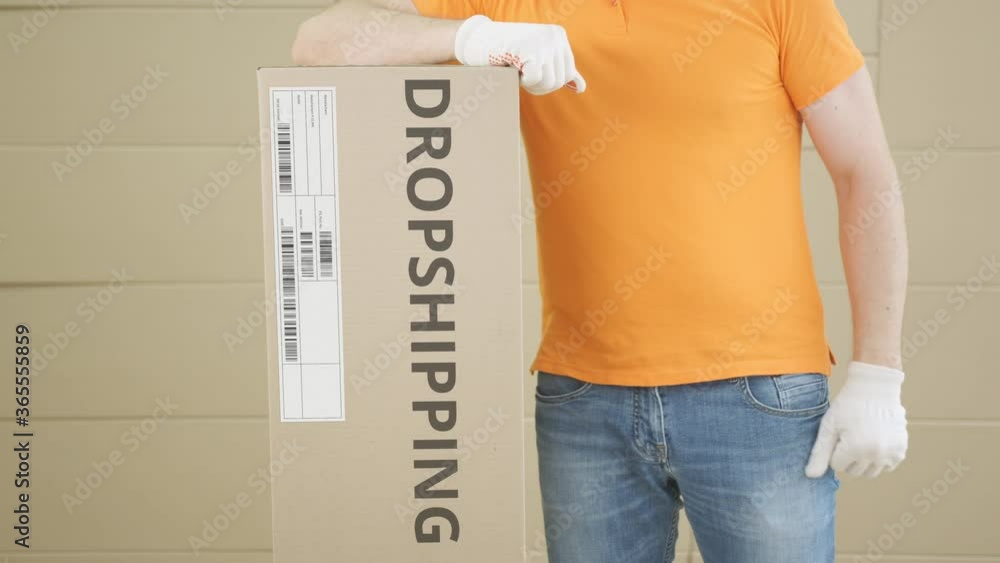Poster worker and big carton with dropshipping text on it