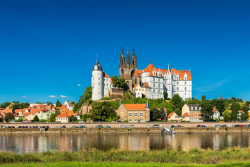 Fototapeta premium Altstadt Meißen, Stadtansicht mit Albrechtsburg und Elbe