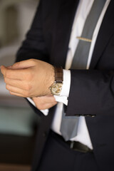 men's watches on the arm