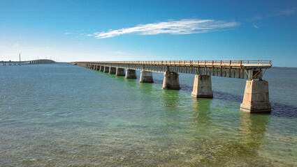 Obraz premium broken bridge