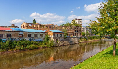 Fototapeta na wymiar Miljacka river in Sarajevo by day, Bosnia and Herzegovina