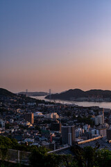 Fototapeta na wymiar 風頭公園から見る長崎市の夕暮れ　都市景観