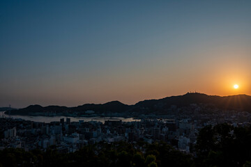 風頭公園から見る長崎市の夕暮れ　都市景観