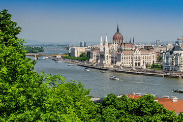 Fototapeta premium Budynek Parlamentu nad Dunajem w Budapeszcie