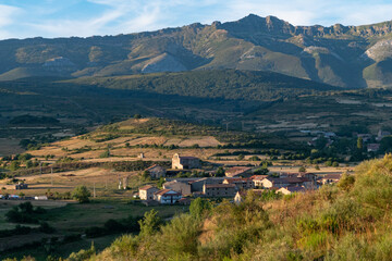 Fototapeta na wymiar Views of Tremaya from Peña Tremaya. Palencia Mountain. Spain