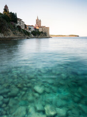 Fototapeta na wymiar old town of rab with coastline in front in croatia