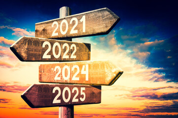 2021, 2022, 2024, 2025 - wooden signpost, roadsign with four arrows