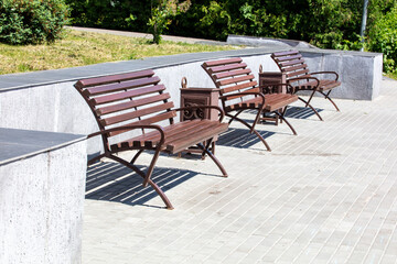 Obraz premium Bench near the road in the park.