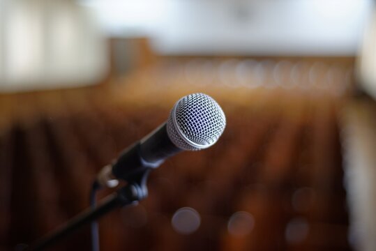 Soft focus of a microphone against a blurry background