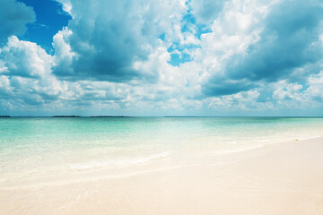 Fototapeta na wymiar Zanzibar beach at cloudy day