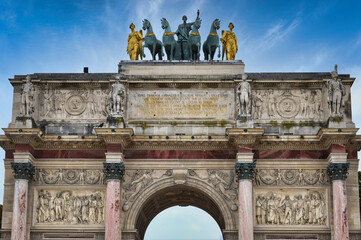Fototapeta na wymiar Arco del Triunfo del Carrusel en Paris