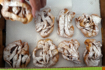 Geschnittene Hasen backen