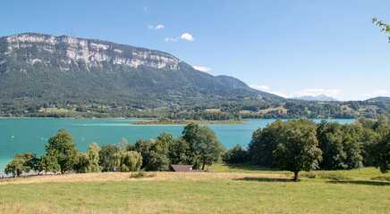 Fototapeta na wymiar Lac d'Aiguebelette depuis le Sougey