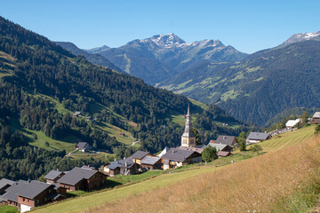 Village de Hauteluce (Beaufortain), en été
