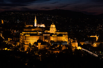 Fototapeta na wymiar Beautiful night scene in the lovely Budapest with the floodlit Buda Castle