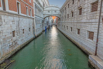 Fototapeta na wymiar View on the Ponte dei Sospiri in Venice during daytime