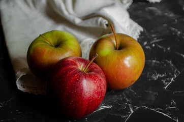 apples on the table
