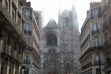 Cathédrale de Nantes en feux 