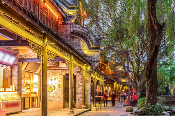 Obraz premium Night view of Huanglongxi ancient town in Chengdu