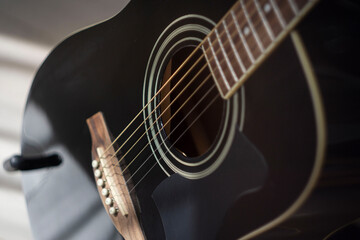 Obraz premium Acoustic guitar on gray background closeup