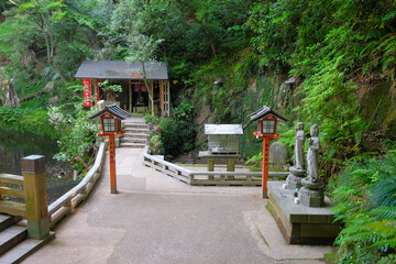 Obraz premium 等々力渓谷 稲荷大明神