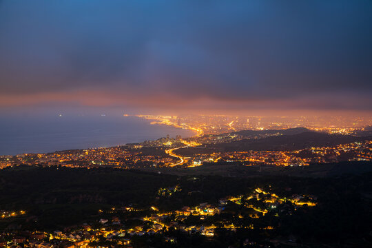 sunset on the Barcelona el Maresme coast. We can see the exit motorway to the north of Barcelona. And the towns of Alella, Masnou, Montgat, Badalona and in the background Barcelona.