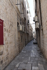 narrow pathway between the walls (Croatia)