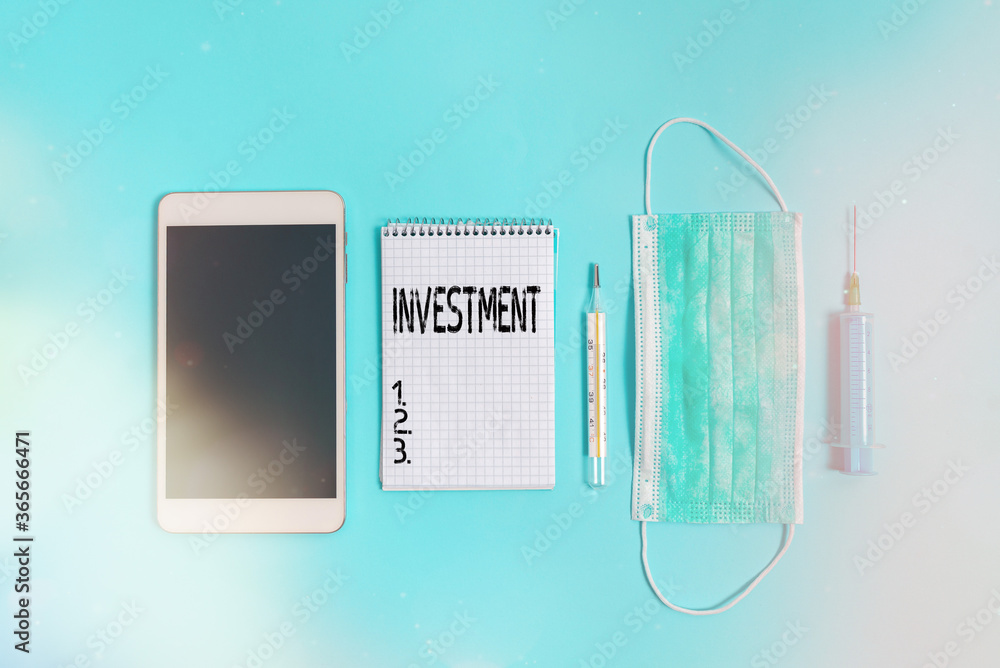 Aufkleber writing note showing investment. business concept for buying commodities which are used in the futur