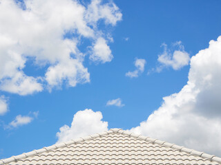 Fototapeta na wymiar roof of house under blue sky