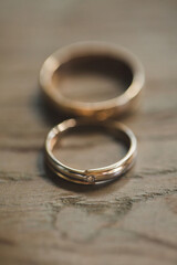 Obraz na płótnie Canvas wedding ring on wooden background