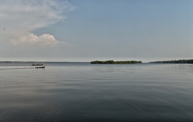 A sunny day in the vembanadu lake