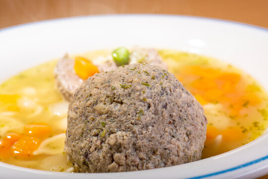 Leberkn&ouml;delsuppe